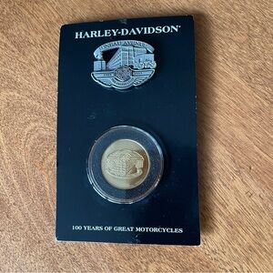 Harley-Davidson 100th Anniversary Commemorative Pin and Coin - Juneau Ave